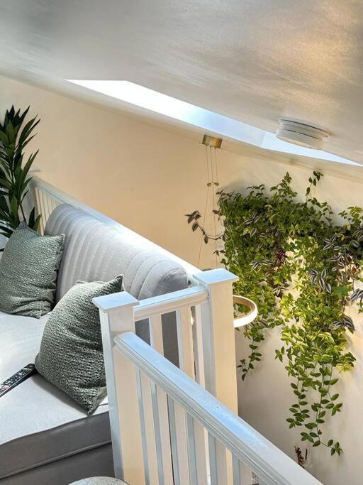 Cosy Stylish Studio Apartment Trowbridge Exterior photo