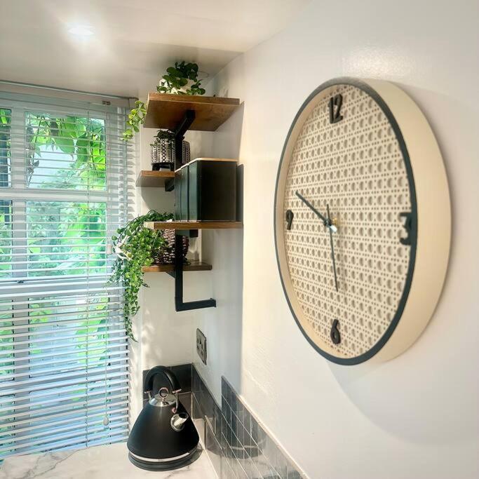 Cosy Stylish Studio Apartment Trowbridge Exterior photo