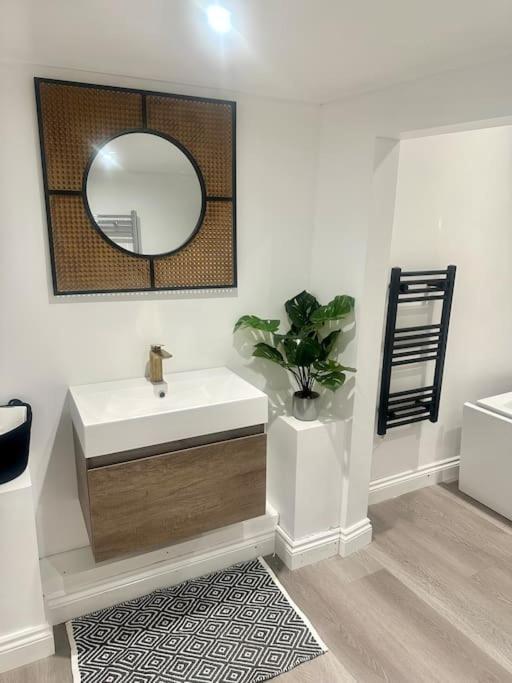 Cosy Stylish Studio Apartment Trowbridge Exterior photo