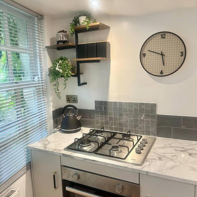 Cosy Stylish Studio Apartment Trowbridge Exterior photo
