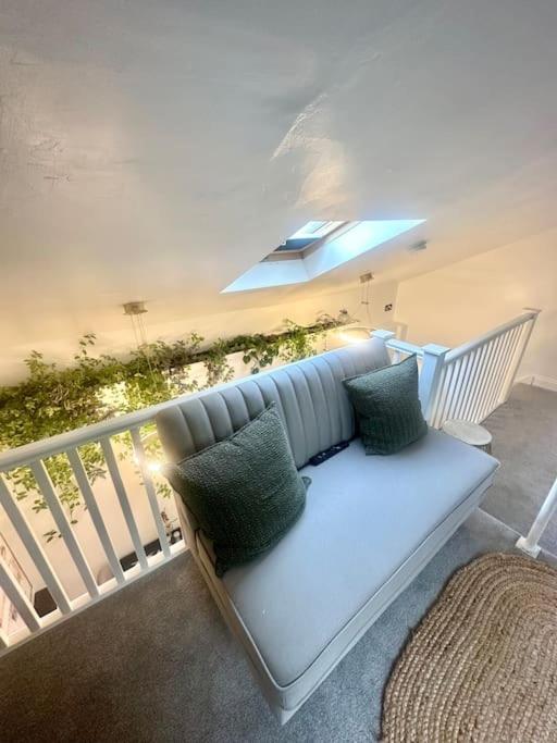Cosy Stylish Studio Apartment Trowbridge Exterior photo